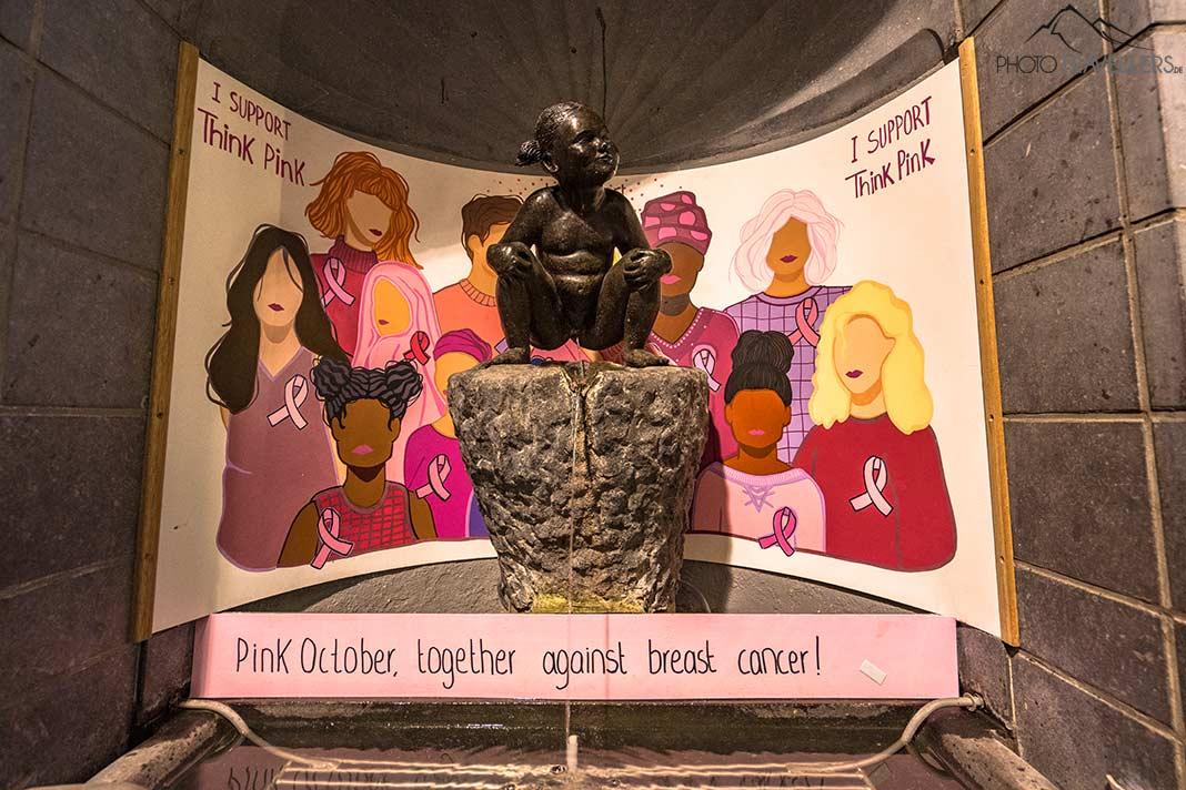La statue de Jeanneke Pis à Bruxelles, une fille qui urine