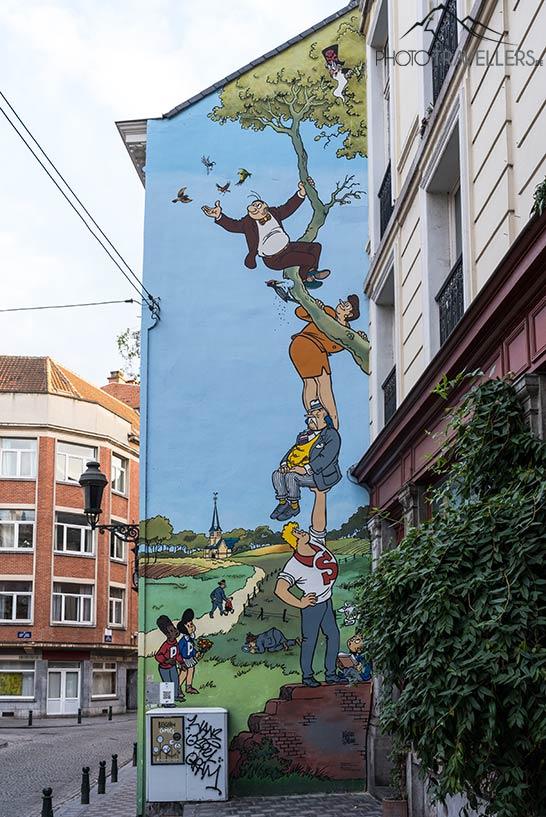 Bandes dessinées sur un mur à la Comic Strip Route à Bruxelles