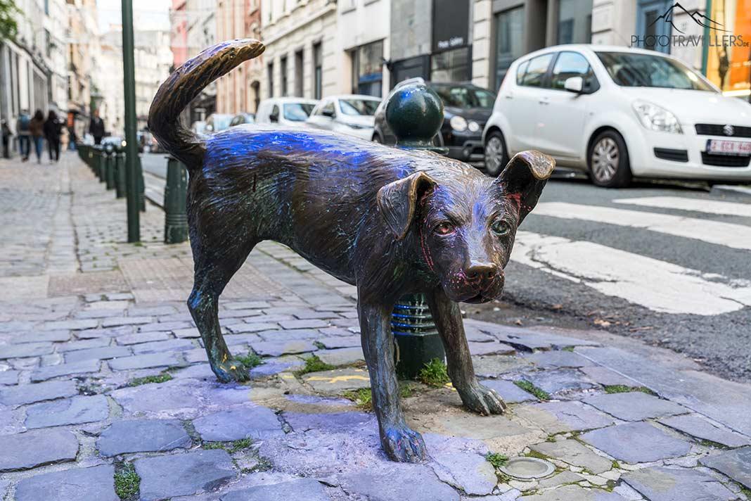La statue de Zinneke Pis à Bruxelles, un chien qui urine