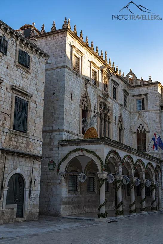 Le palais Sponza à Dubrovnik dans la lumière du matin