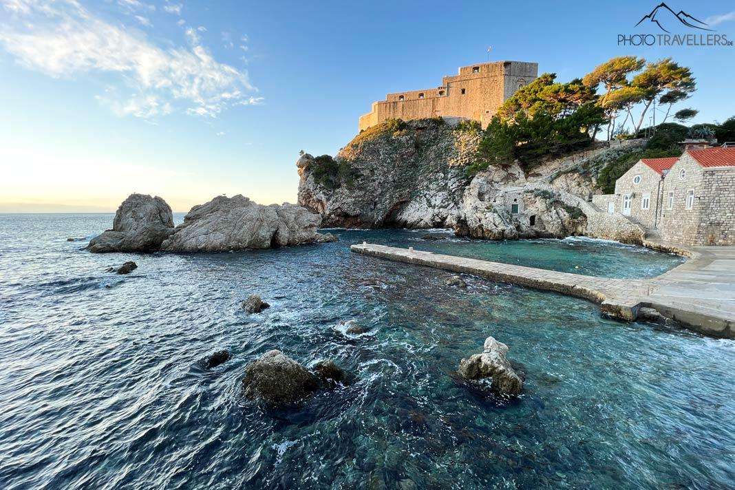 Vue de la forteresse Lovrijenac au lever du soleil