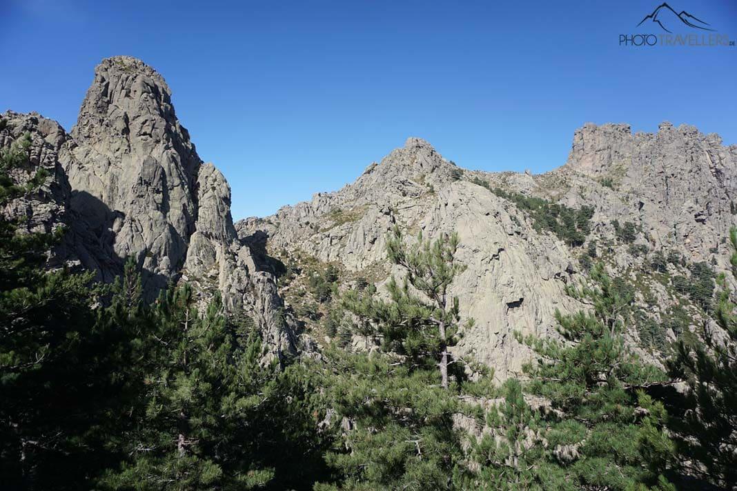 A vista do Passo Col de l'Oiseau para as torres de Bavella