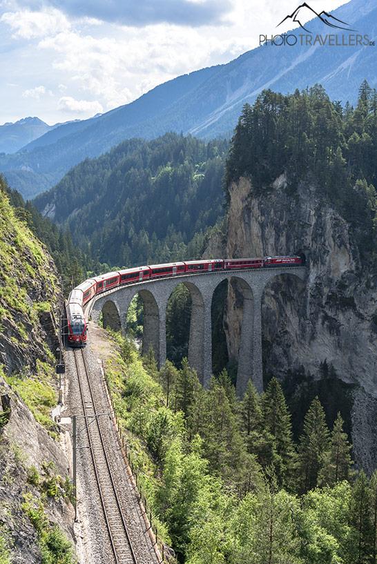 Vue sur le viaduc de Landwasser en Suisse