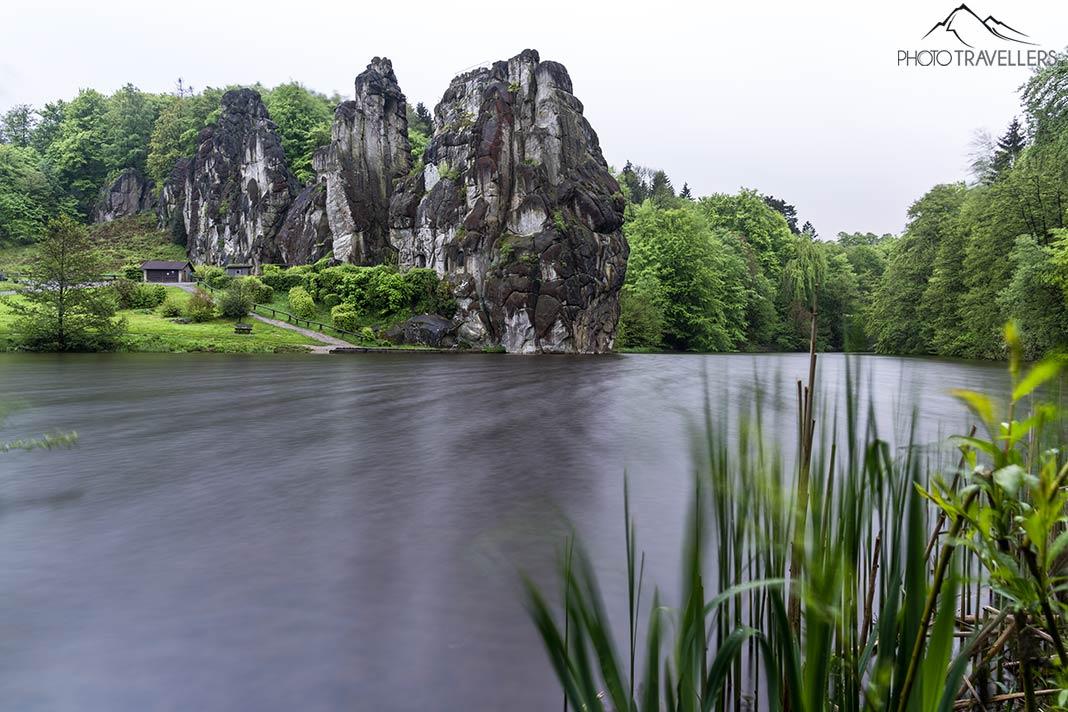 Les Externsteine dans la forêt de Teutobourg