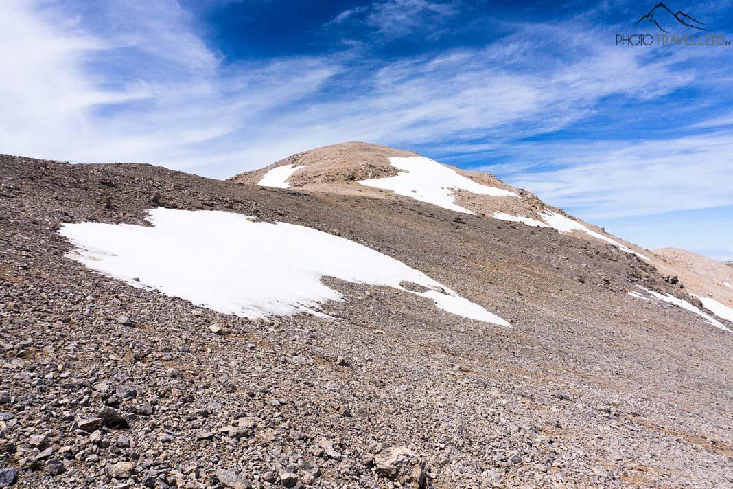 Le sommet du Pachnes en Crète, partiellement encore couvert de neige