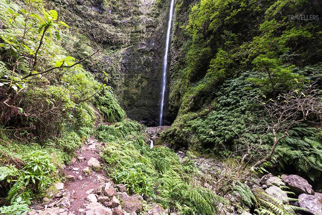La cascade dans le Caldeirão Verde à Madère