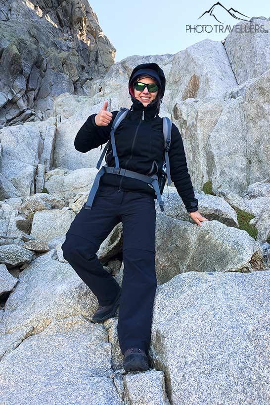 Blogueuse voyage Biggi Bauer sur un rocher au Monte Rotondo