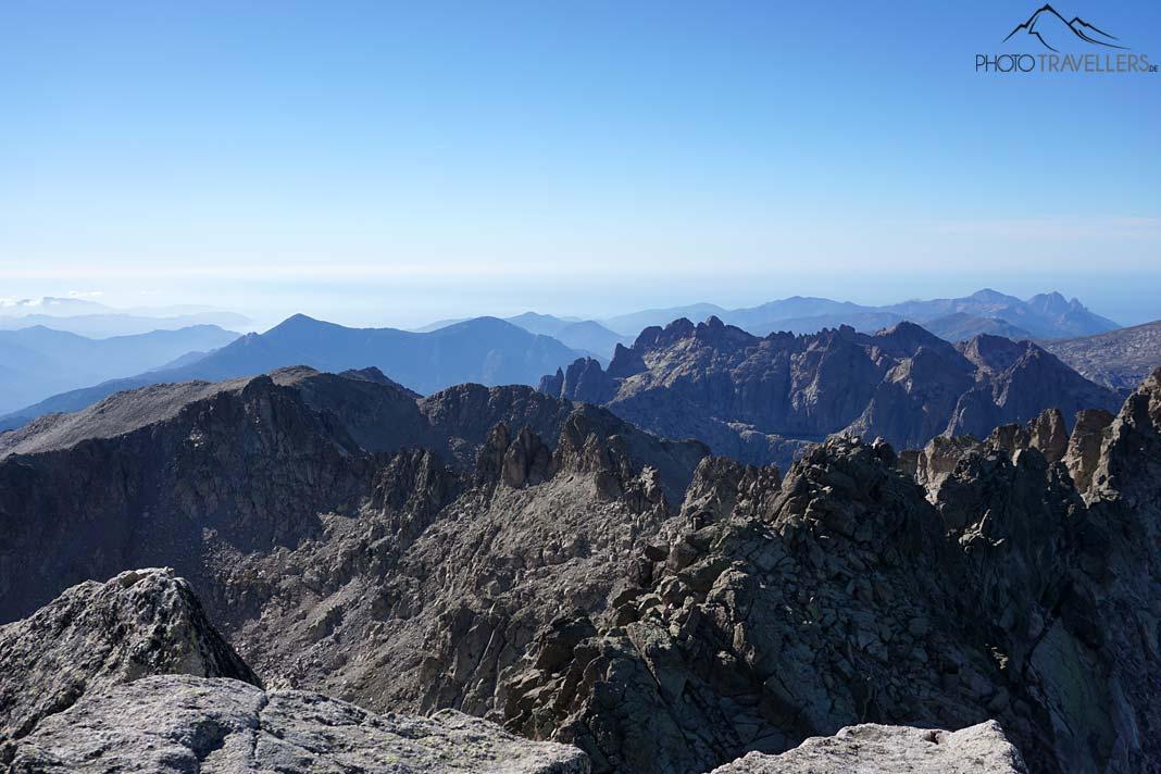 La vue du Monte Rotondo sur le monde montagneux