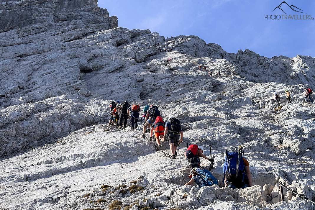 Randonneurs en file d'attente sur l'Alpspitz Ferrata