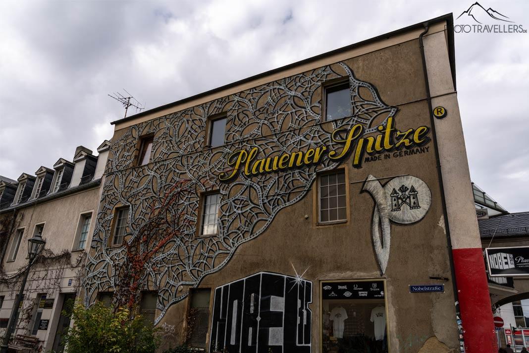 Dentelle de Plauen peinte sur le mur d'une maison