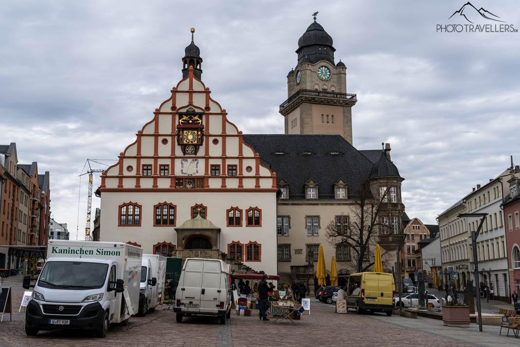 Marché au Altmarkt devant l'ancien hôtel de ville.