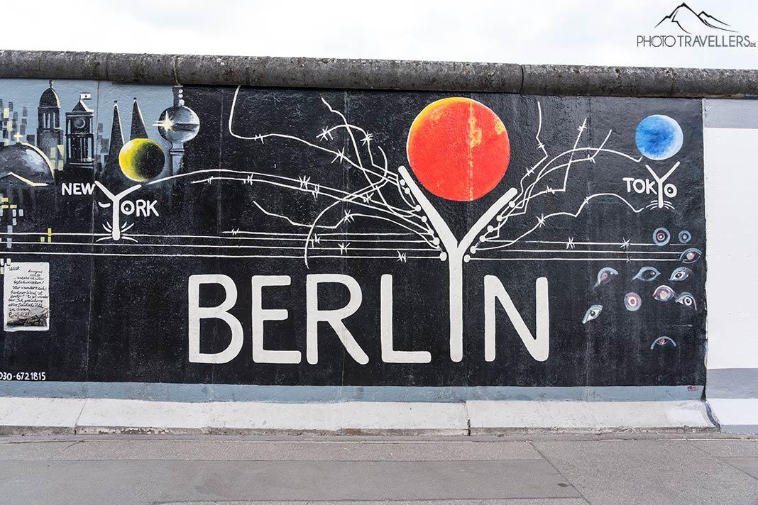 Vue d'un morceau de mur à la East Side Gallery à Berlin