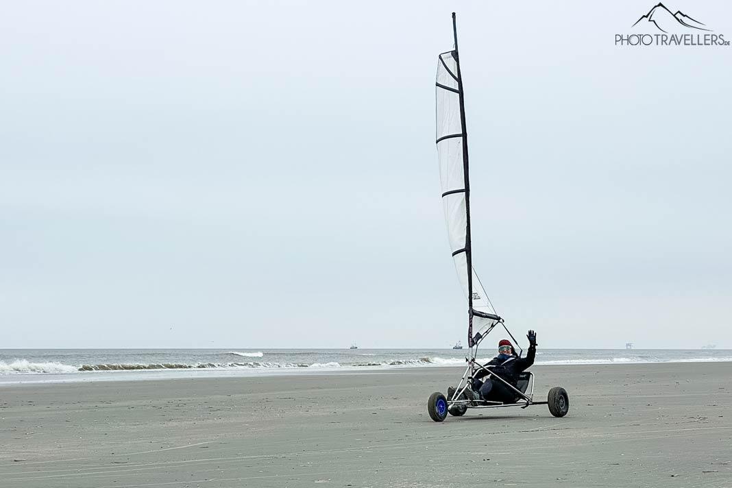 Biggi dans un Blokart sur la plage d'Ameland