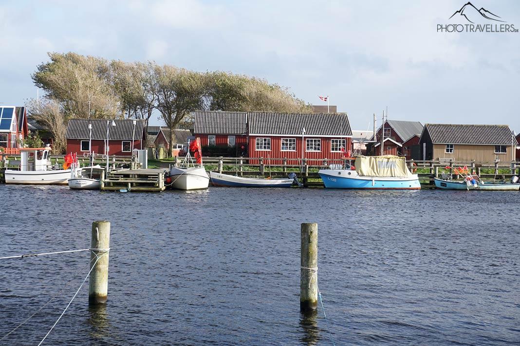 Maisons rouges et petits bateaux au port de Ringkøbing