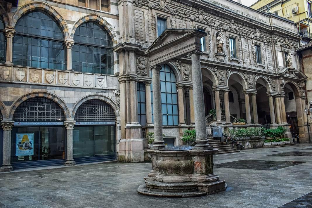 La Piazza dei Mercanti à Milan