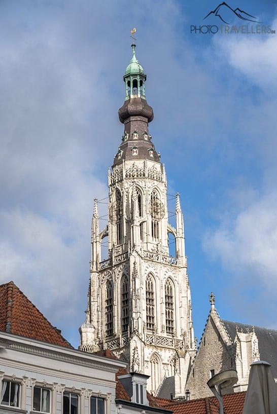 La tour de la Grote Kerk dans la ville néerlandaise de Breda
