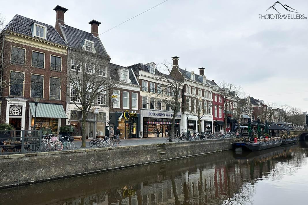 La vieille ville de Leeuwarden avec un canal