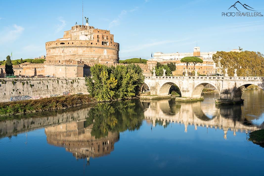Le Château Saint-Ange avec le Pont des Anges à Rome