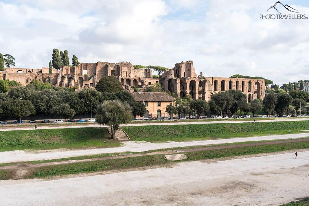Le Circus Maximus avec les Thermes de Maxence à Rome