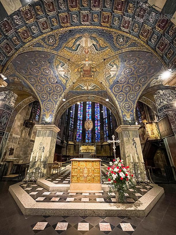 L'intérieur de la cathédrale d'Aix-la-Chapelle