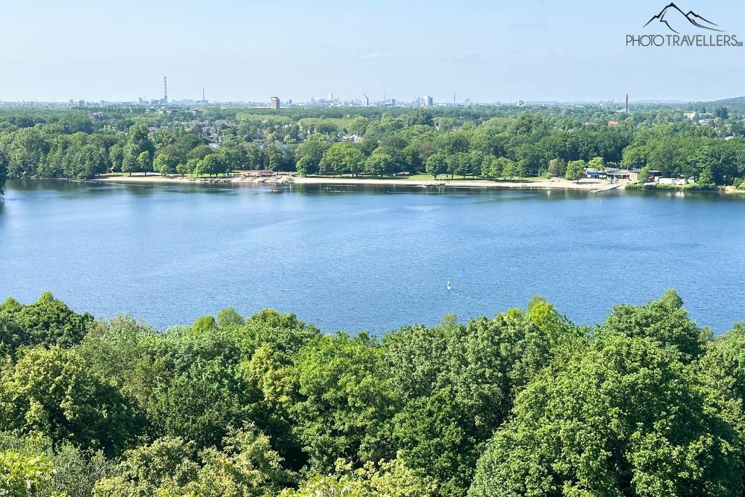 Vue depuis la tour d'observation 6-Seen à Duisburg sur la piscine de Wolfssee