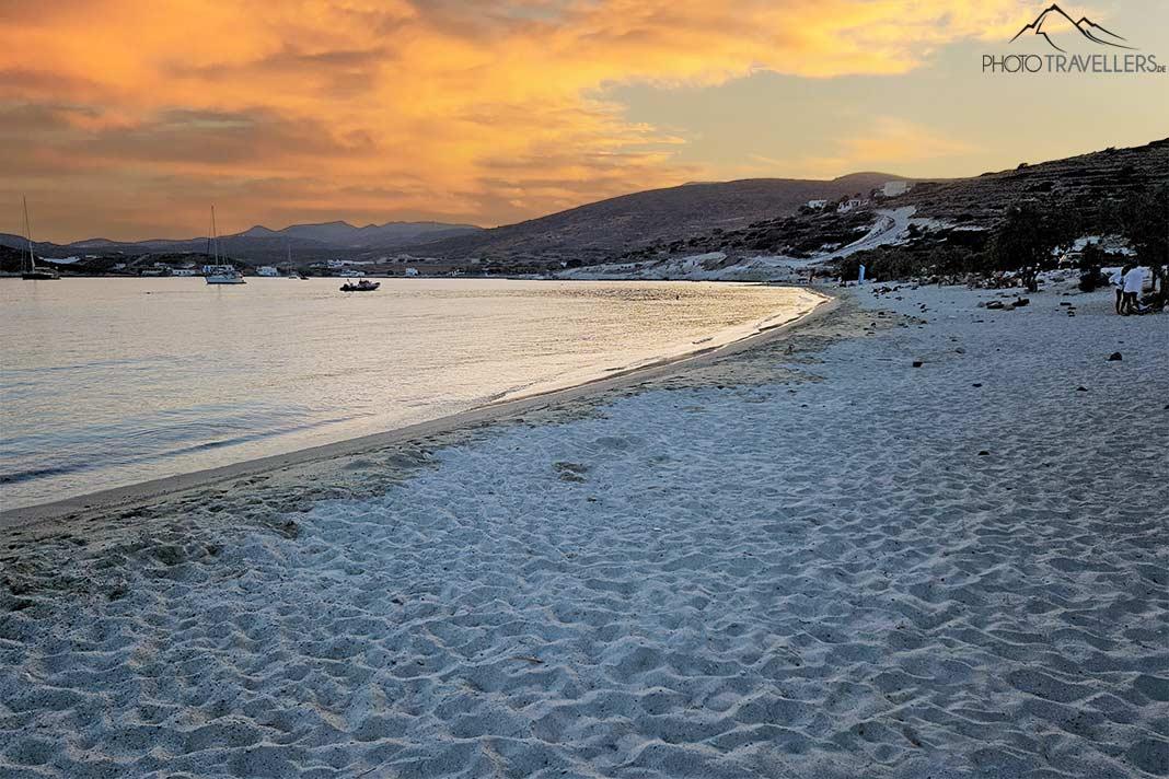 Coucher de soleil sur la Plage de Prassa, dont le sable blanc provient des falaises de craie