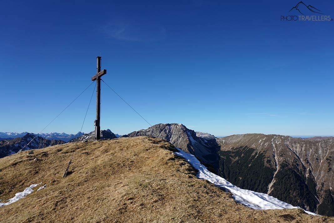 Le crucifix au sommet du Friederspitz