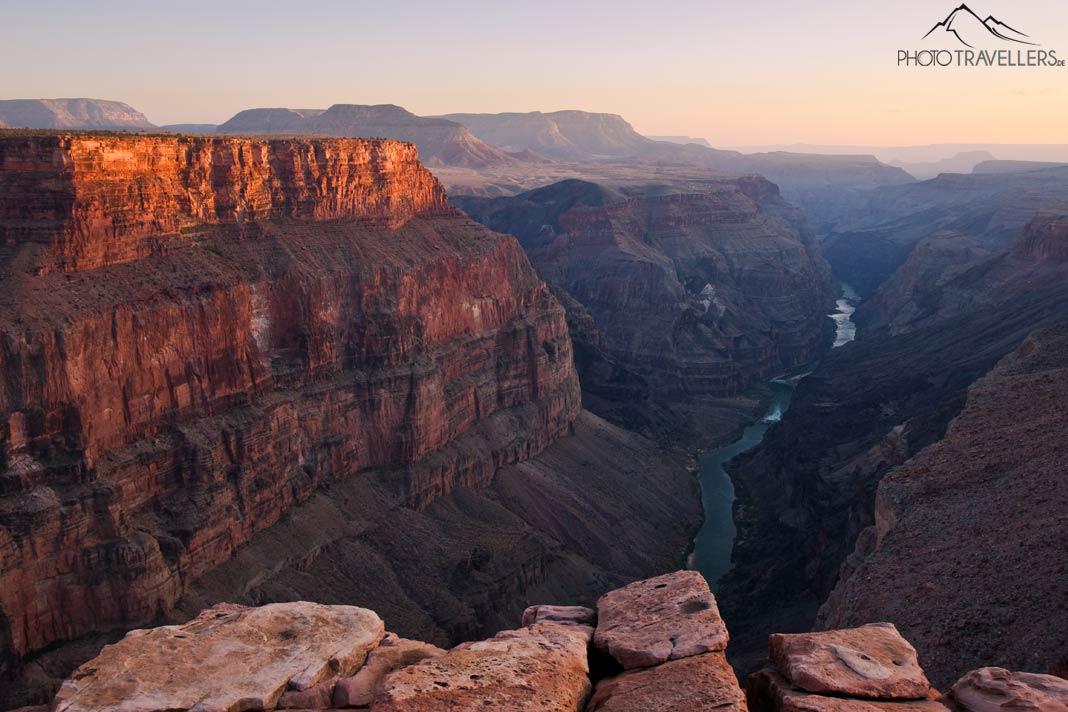A vista do Grand Canyon a partir do Toroweap Point à noite