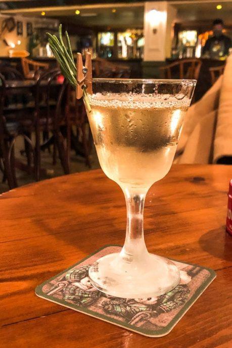 Cóctel de gin en Edimburgo - un secreto