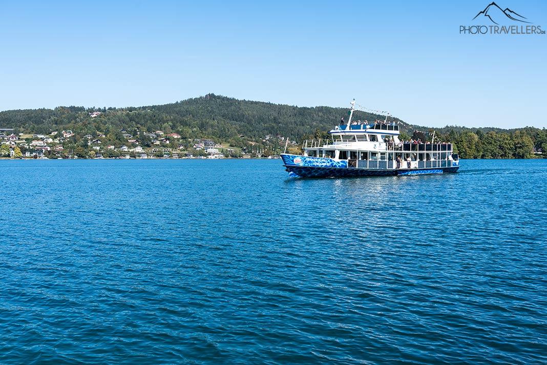 Um barco de passeio no Wörthersee