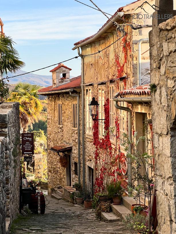Une petite ruelle à Hum
