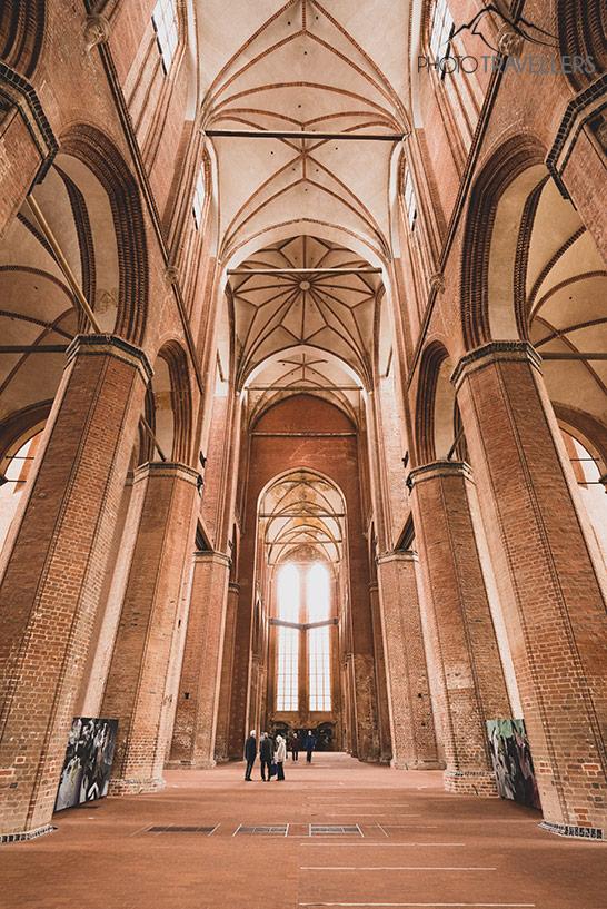 À l'intérieur de l'église Saint-Georges