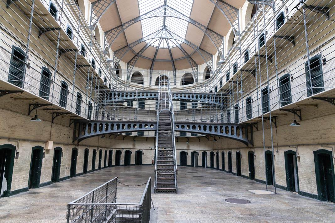 Bâtiment des cellules à la prison Kilmainham Gaol
