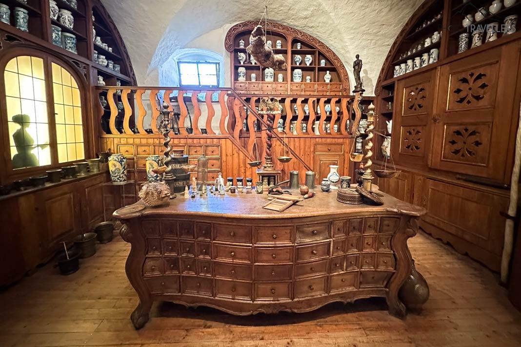 Une pharmacie historique au musée des pharmacies dans le château de Heidelberg