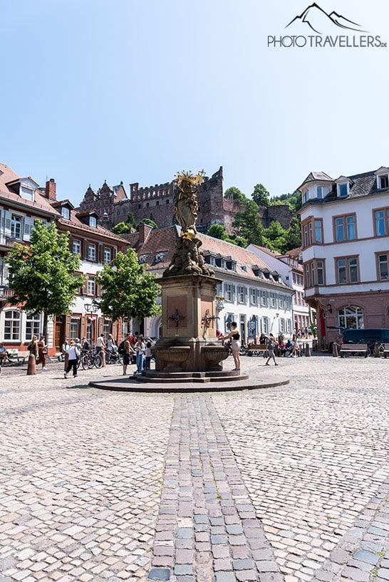 La place du Marché avec la Fontaine de la Vierge à Heidelberg