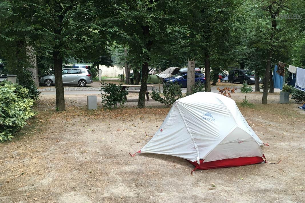 Uma barraca da MSR no Camping Zoo Arco às margens do Lago de Garda