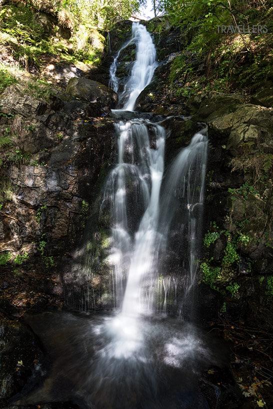 Un agua caída de las Cataratas de Todtnau