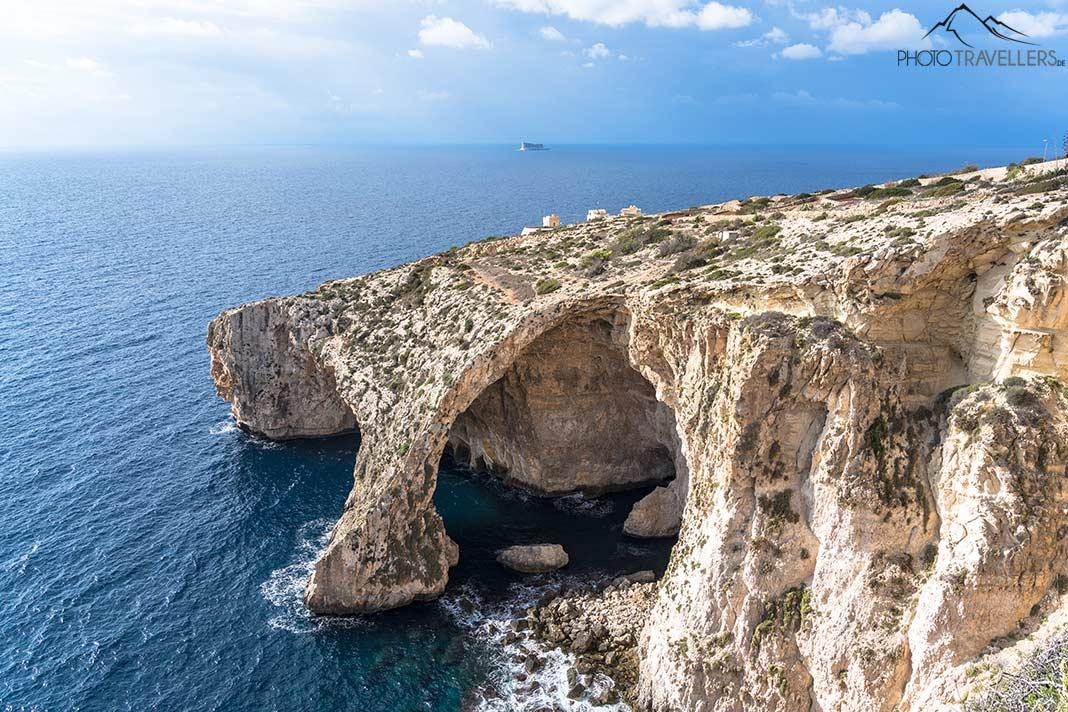 Vista de cima da Gruta Azul em Malta