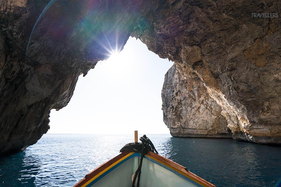 De barco na Gruta Azul de Malta