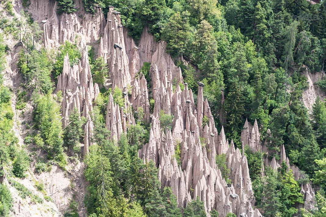 Las conocidas pirámides de tierra en Lengmoos en Südtirol
