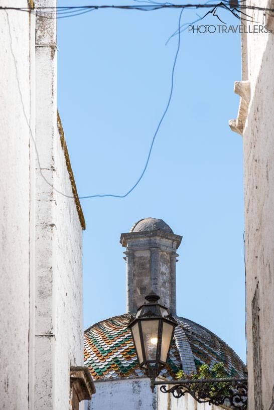 A colorida cúpula da igreja Santa Vito Martire em Ostuni