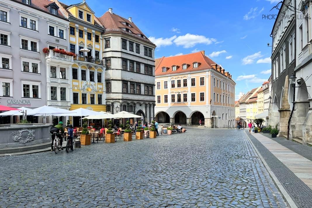 La Plaza del Mercado con las coloridas casas en Görlitz