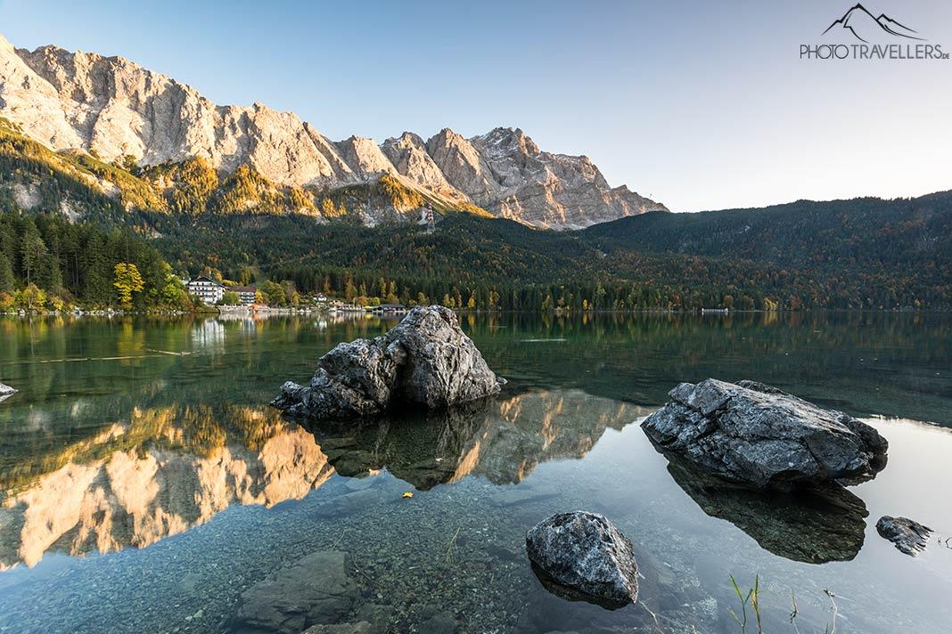 La vista sobre el Eibsee con el Zugspitze