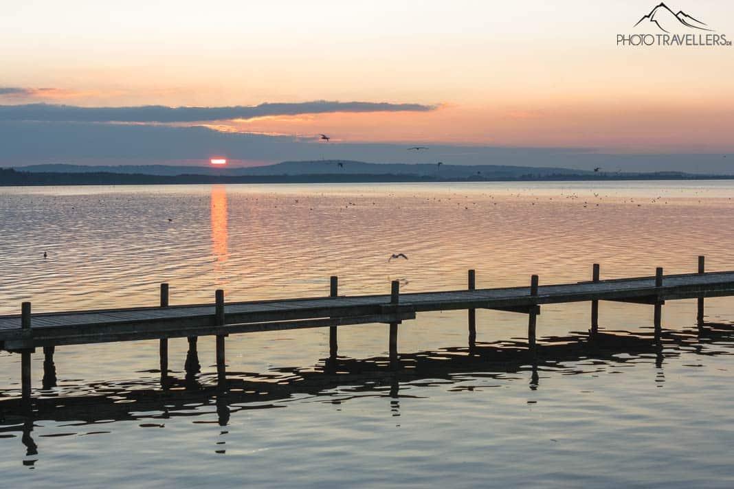 Steinhuder Meer con muelle al atardecer