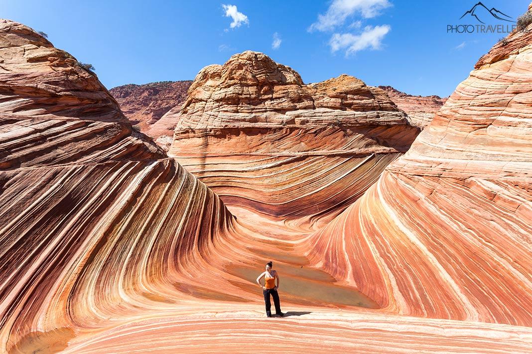 Blogueuse de voyage Biggi Bauer dans la Wave, une célèbre formation de grès en Arizona