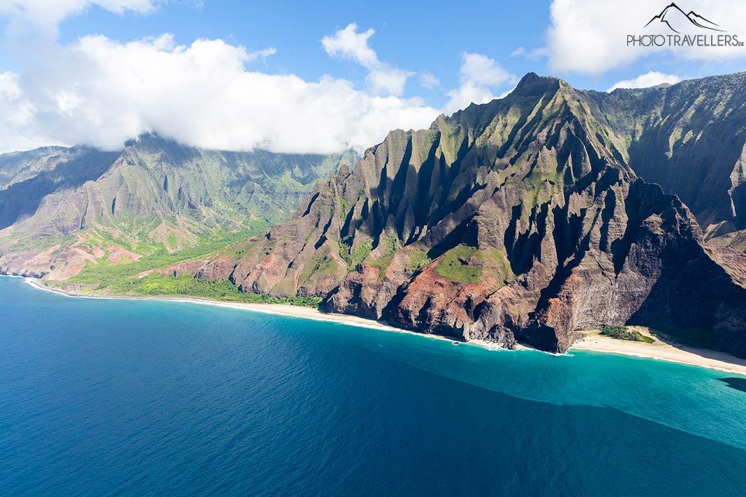 La côte Nā Pali à Kauai vue du ciel