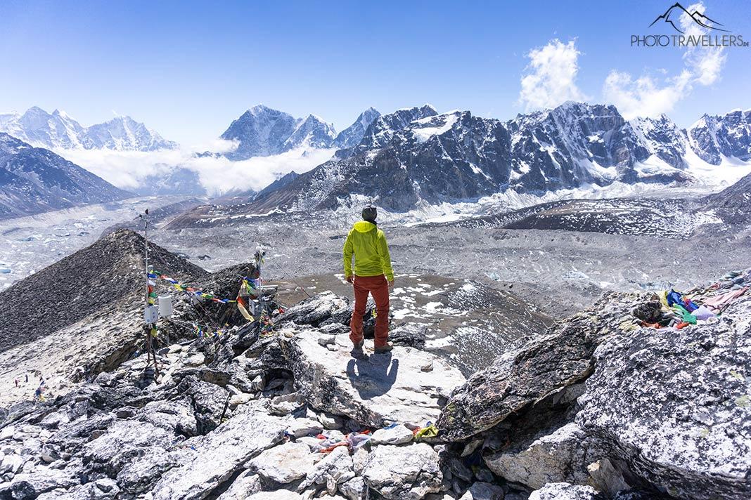 Blogueur de voyage Florian Westermann au sommet du Kala Patthar au Népal