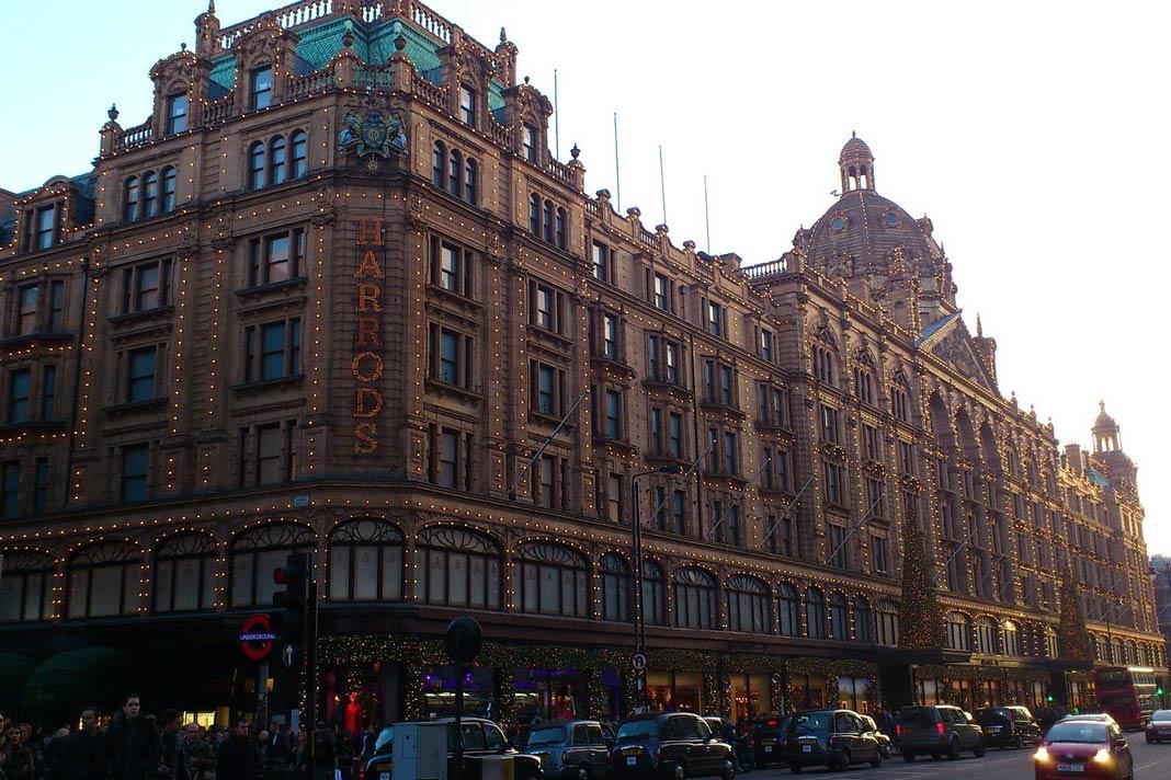 Le célèbre grand magasin Harrods à Londres
