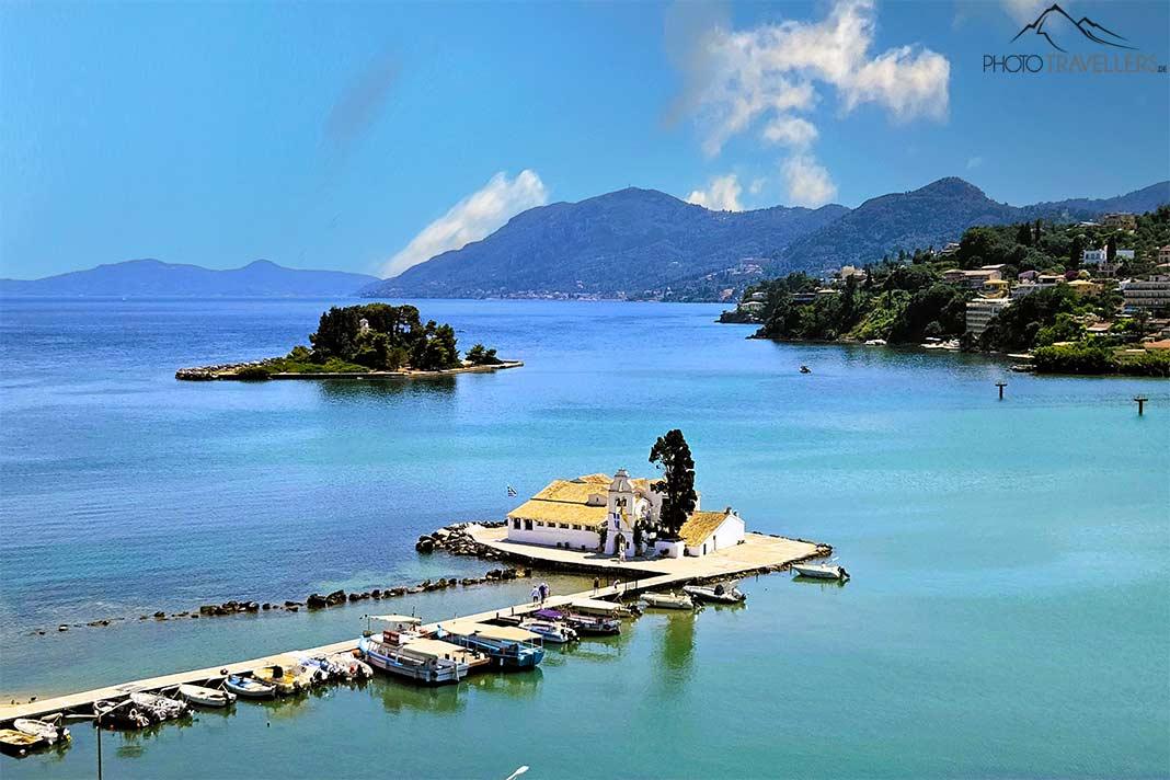 Vista de cima da Ilha das Rãs, em Corfu
