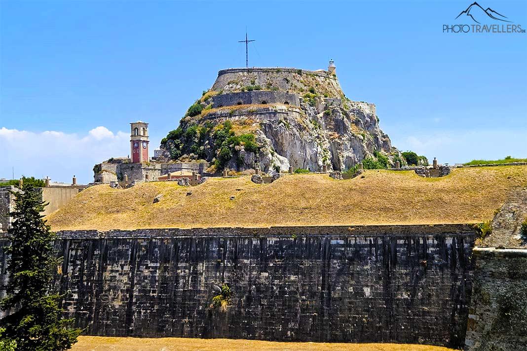 A Nova Fortaleza de Kerkyra é cercada por um poderoso muro de pedra